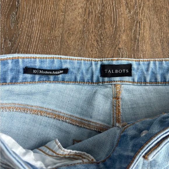 Talbots Modern Ankle Jean with bright pink stripe.  Women’s size 10. Like new! - Picture 4 of 7